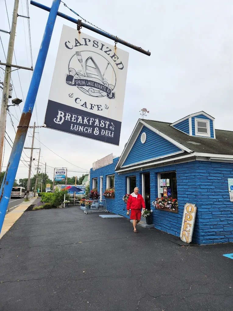 Capsized Cafe, a blue-shingled breakfast and lunch spot in Spring Lake Heights NJ